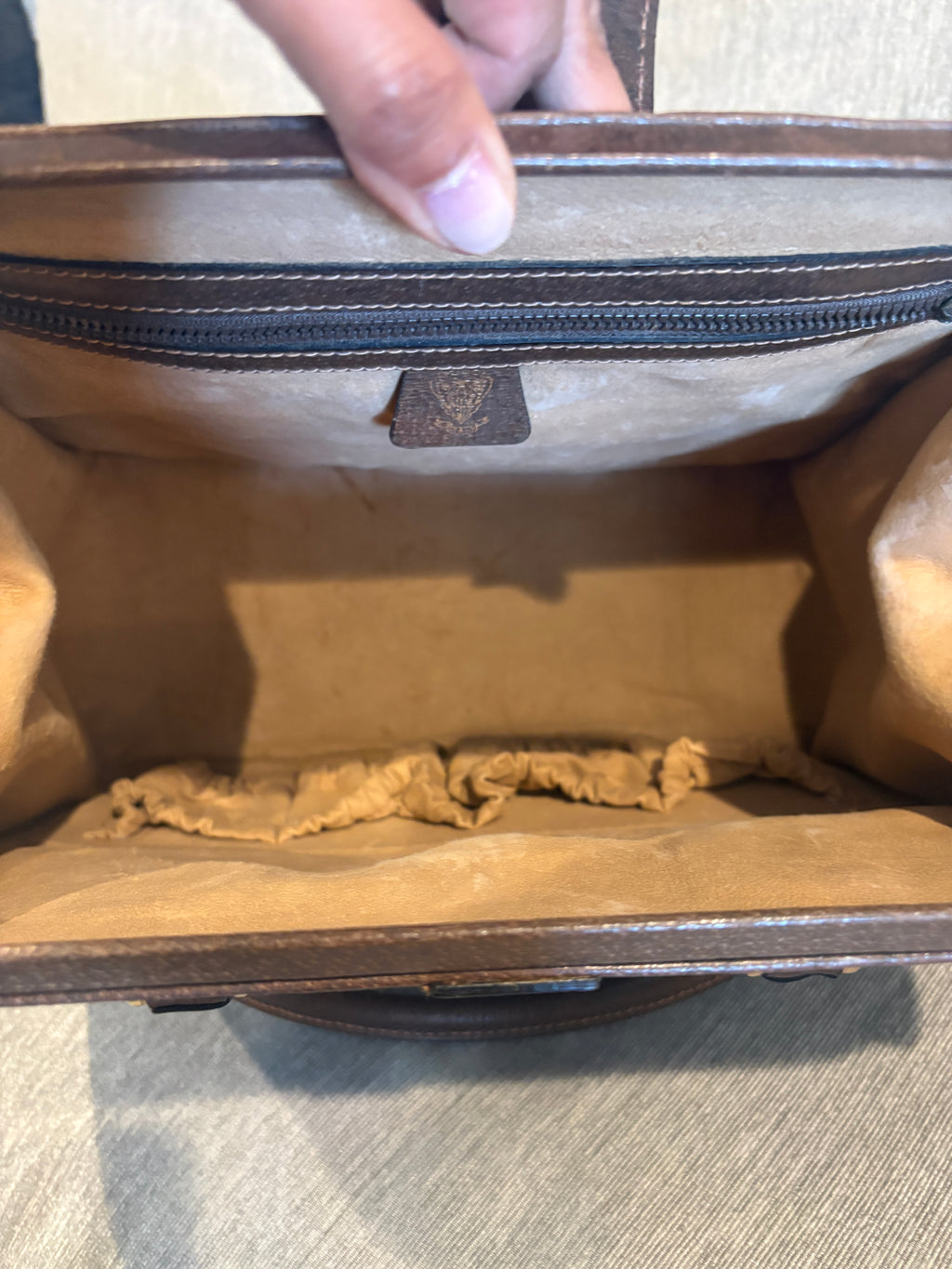GUCCI GG SUPREME TOP HANDLE BAG