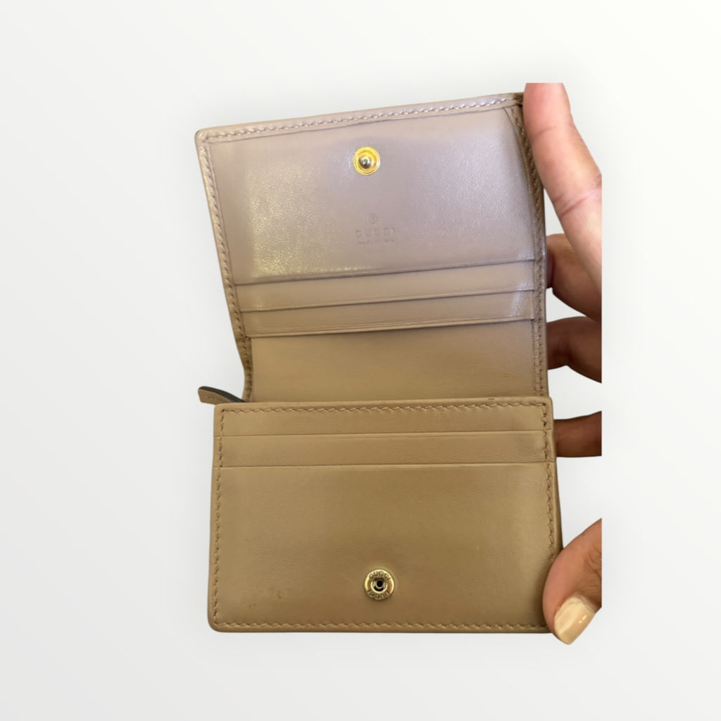 GUCCI GG MARMONT MATELASSÉ COMPACT WALLET