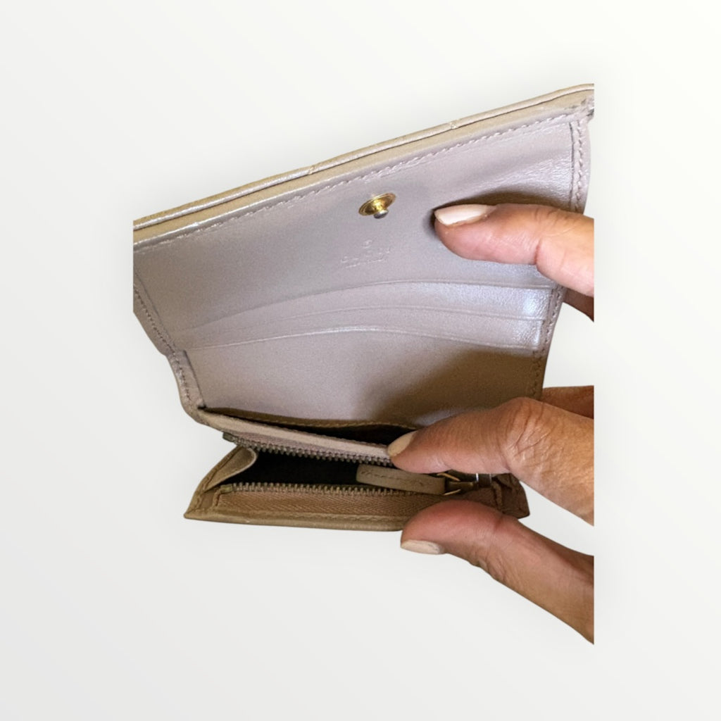 GUCCI GG MARMONT MATELASSÉ COMPACT WALLET