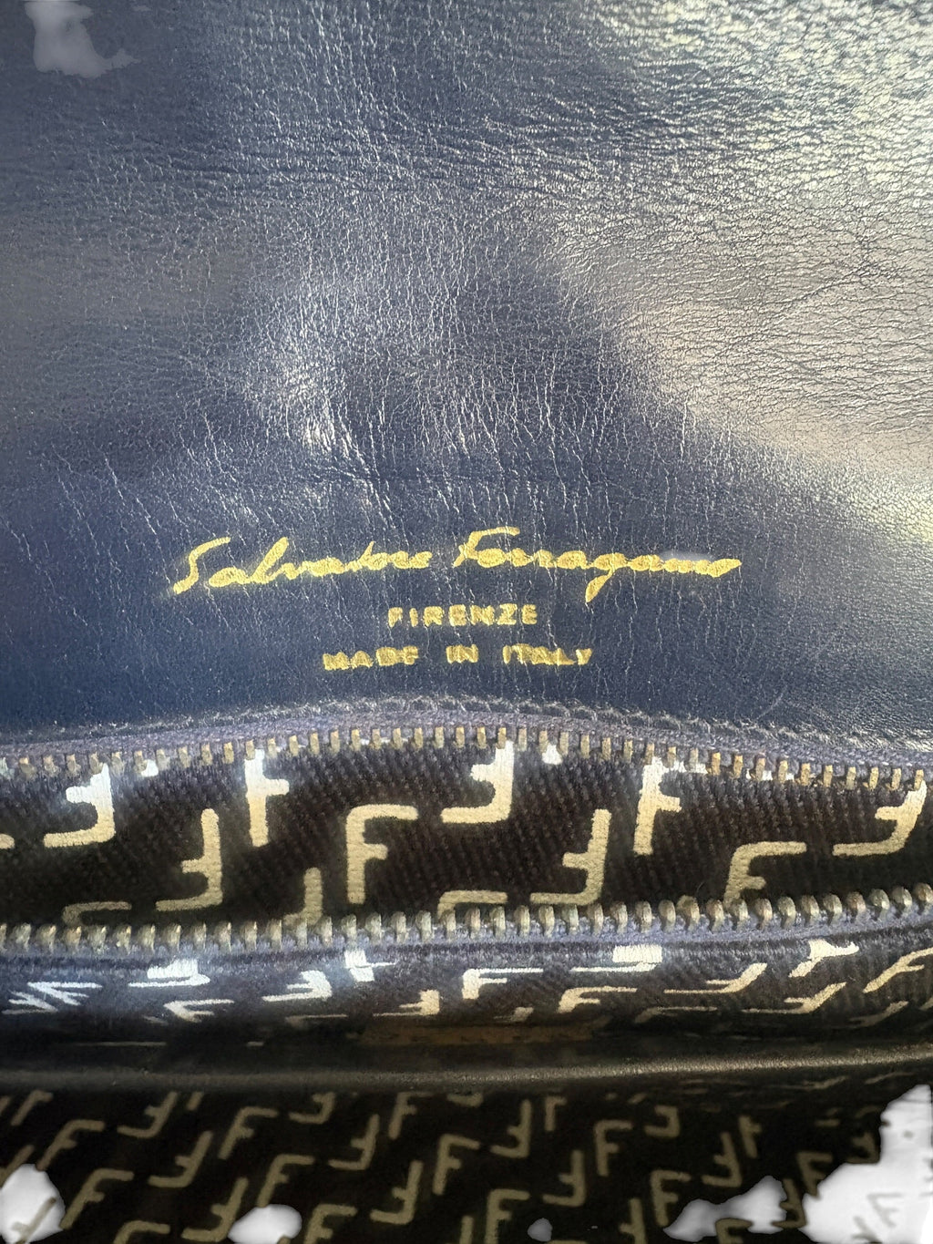 FERRAGAMO GANCINI SHOULDER BAG WITH POUCH