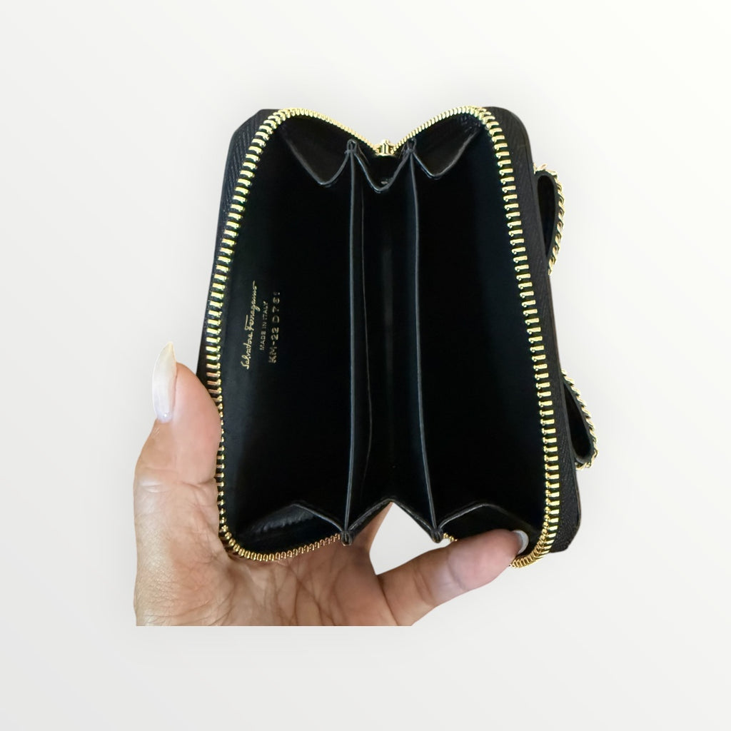 FERRAGAMO VARA BOW LEATHER ZIP WALLET