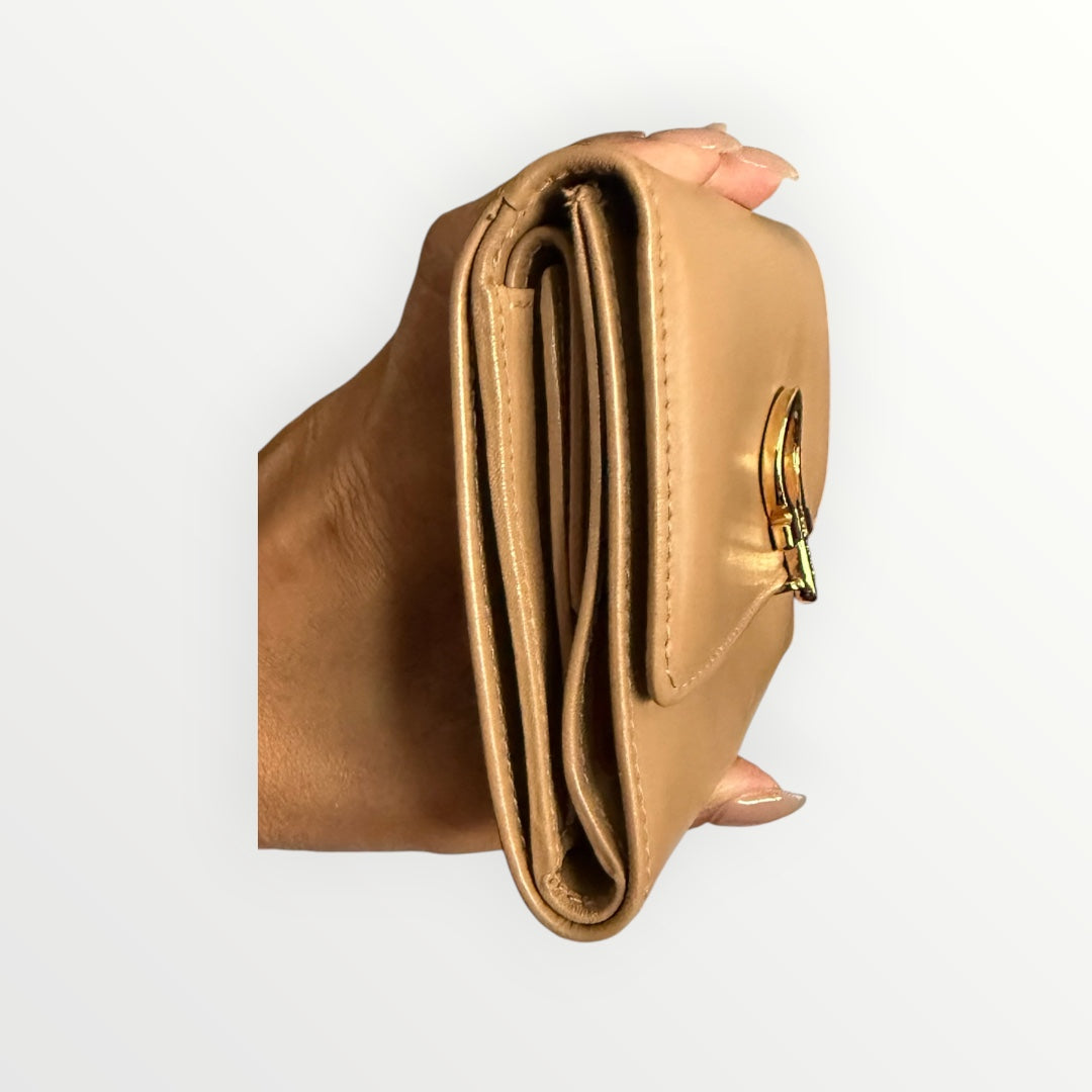 FERRAGAMO GANCINI LEATHER WALLET
