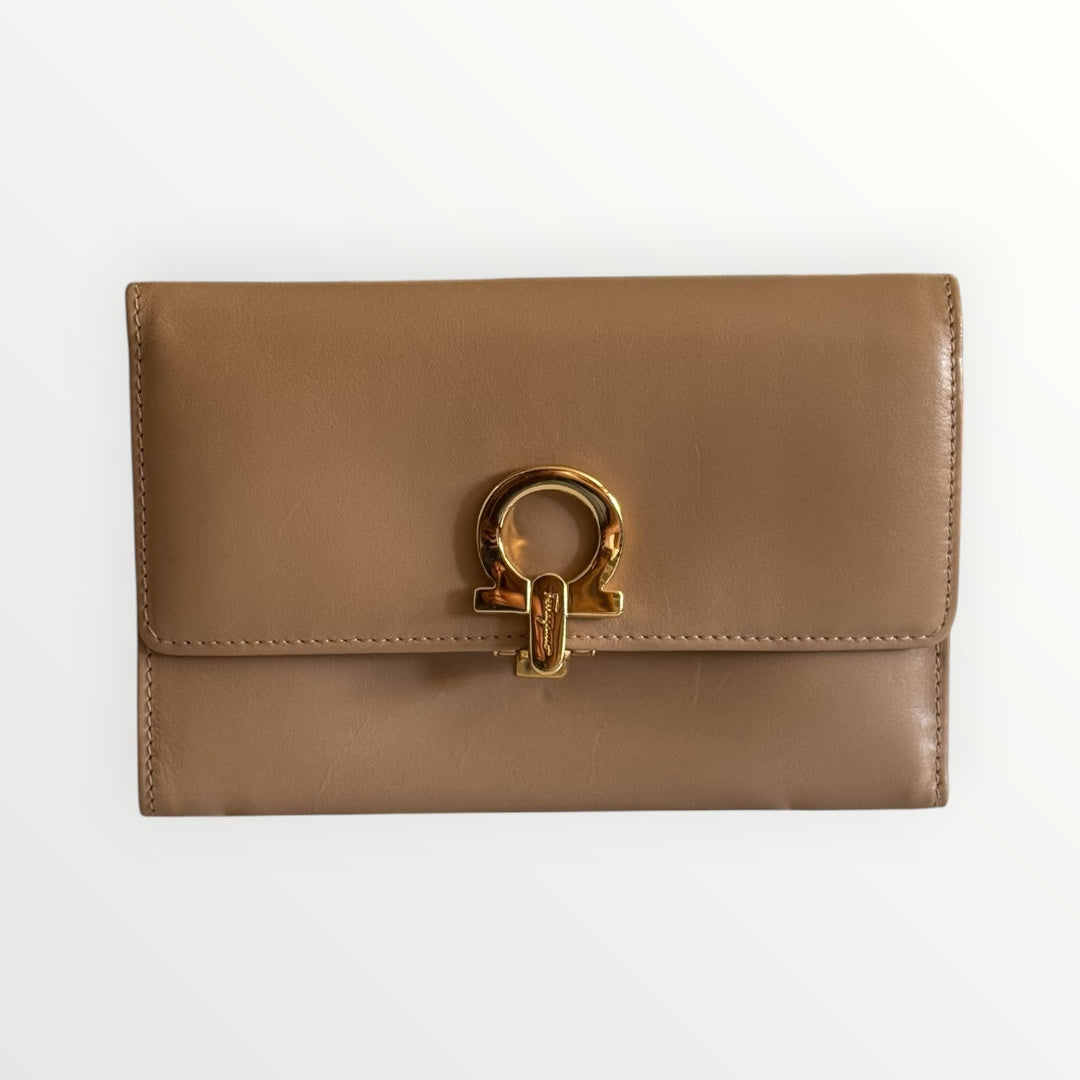 FERRAGAMO GANCINI LEATHER WALLET